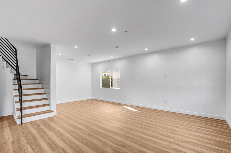 More Photos Of 7322 Newcastle Ave, Reseda Apartments For Sale