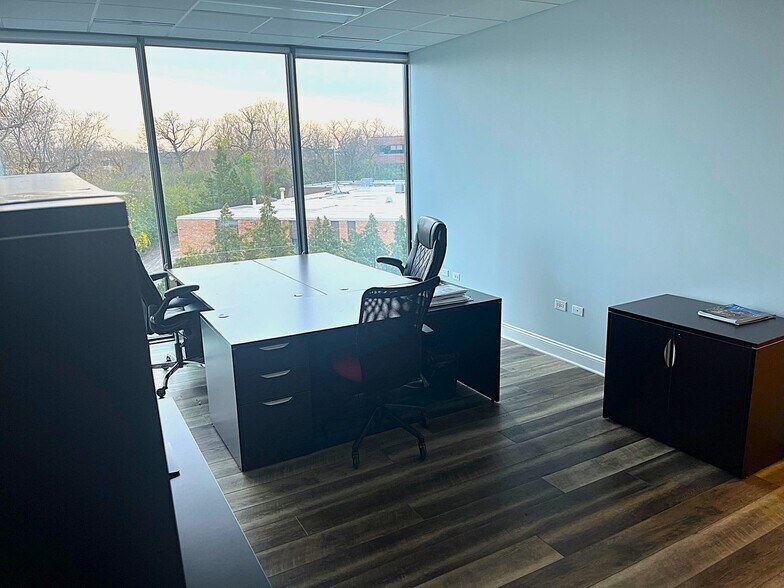 More Photos Of 600 Enterprise Dr, Oak Brook Medical For Lease