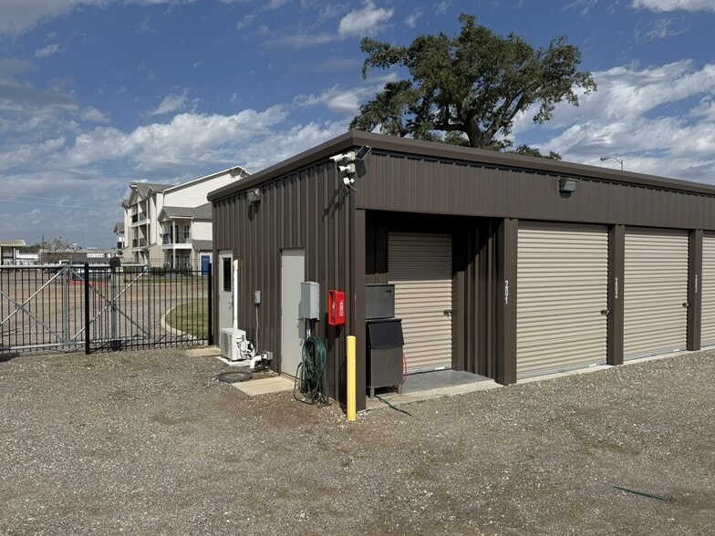 More Photos Of 105 Creekwood Landing Dr, Richwood Self Storage For Sale