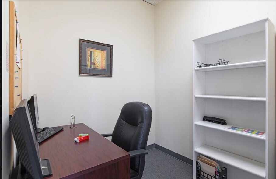 More Photos Of 3808 N Tamiami Trl, Sarasota Medical For Sale