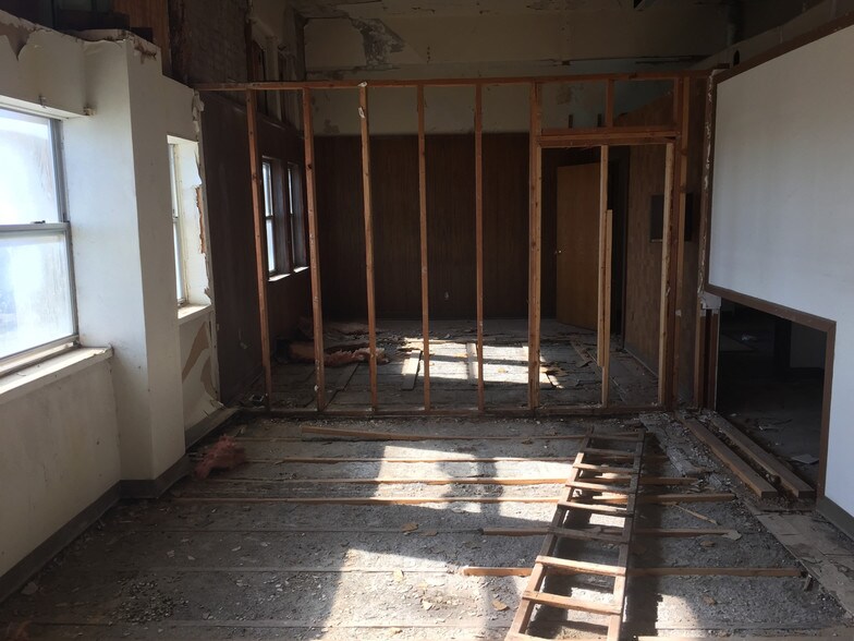 More Photos Of 1900 NW 10th St, Oklahoma City Schools For Sale