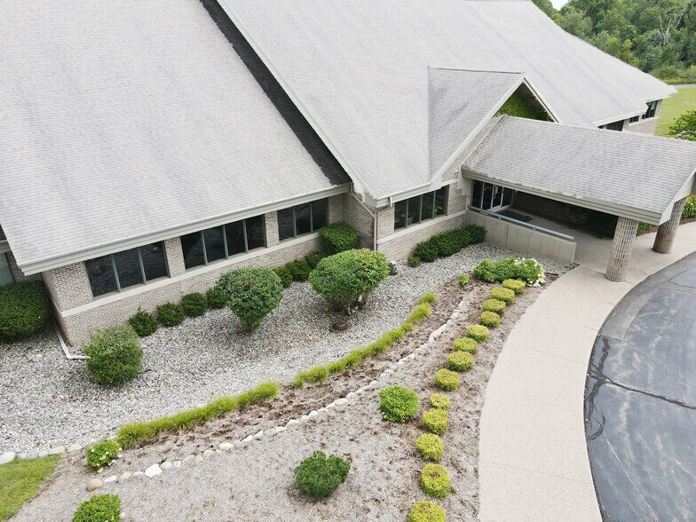 More Photos Of 1044 Eastbury Dr, Lansing Office For Sale