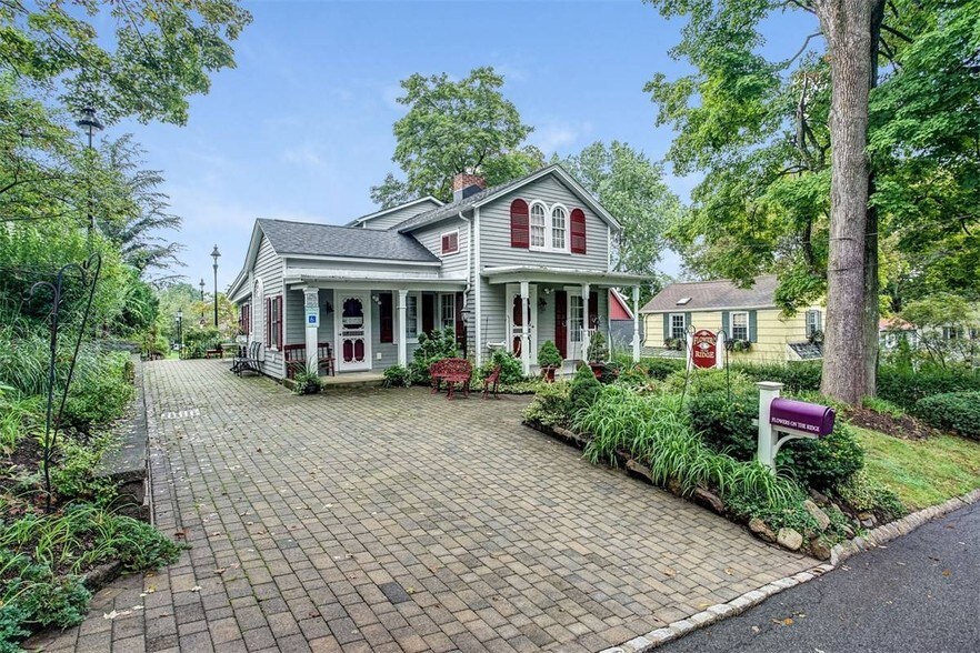 More Photos Of 20 Lewis St, Basking Ridge Freestanding For Lease