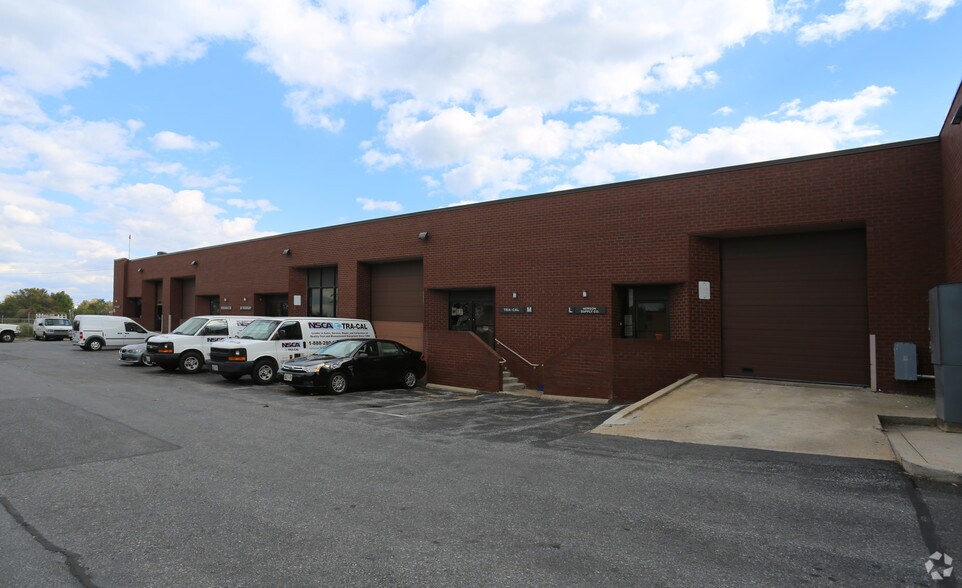 More Photos Of 7901 Beechcraft Ave, Gaithersburg Warehouse For Lease