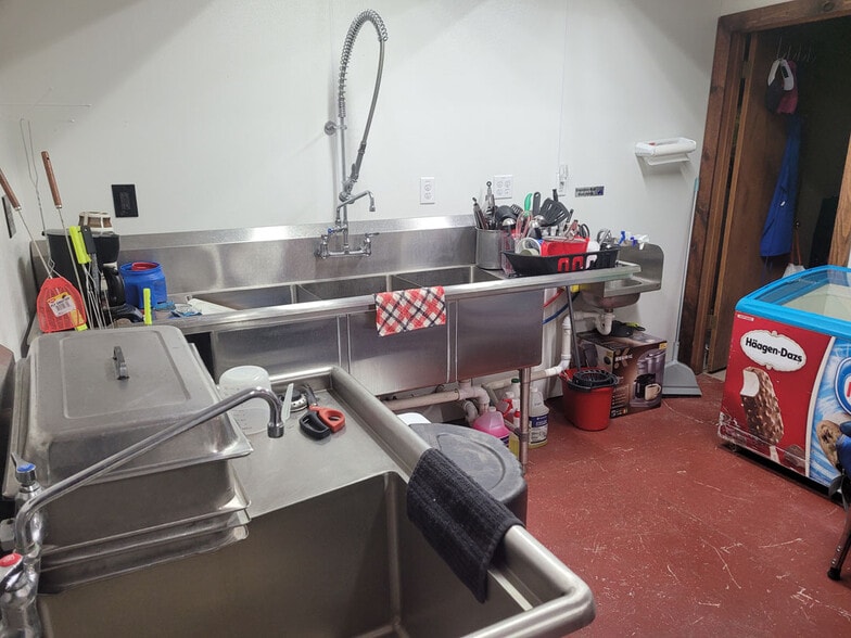 More Photos Of 7517 Pymatuning Lake Rd, Williamsfield General Retail For Sale