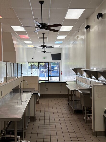 More Photos Of 517-519 4th St, Santa Rosa General Retail For Lease