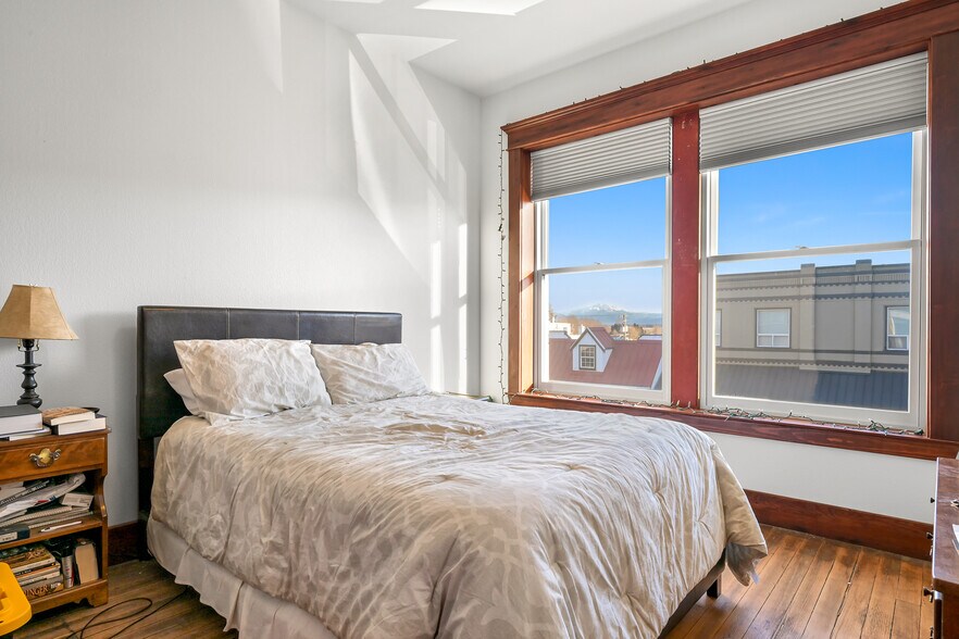 More Photos Of 412 Front St, Lynden Storefront Retail Residential For Sale