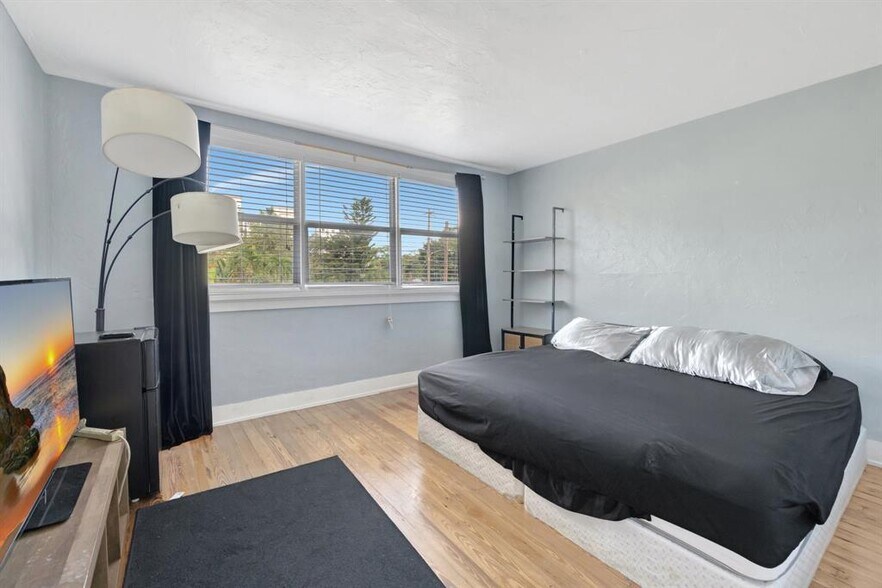 More Photos Of 901 W Las Olas Blvd, Fort Lauderdale Specialty For Sale