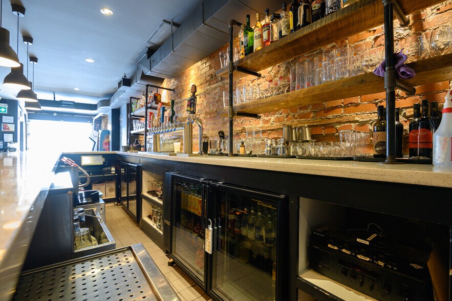 More Photos Of 207 Ottawa St N, Hamilton Storefront For Sale