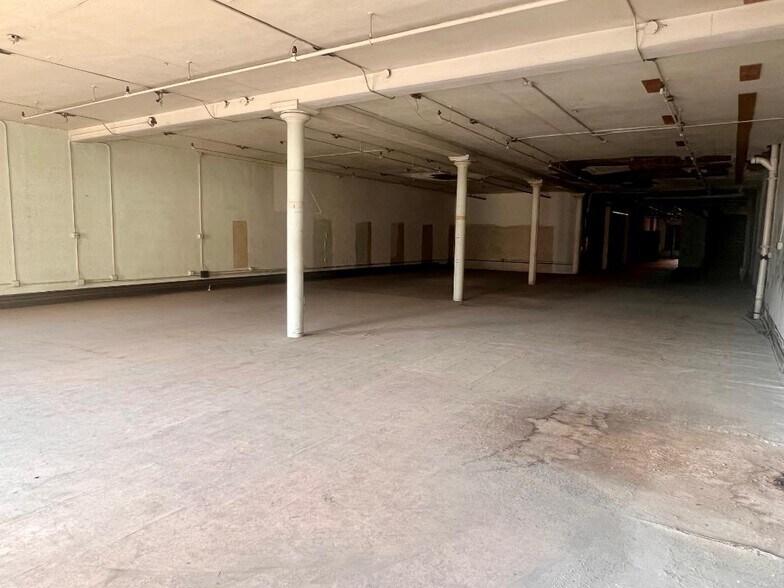 More Photos Of 922 4th Ave, Huntington Flex For Sale