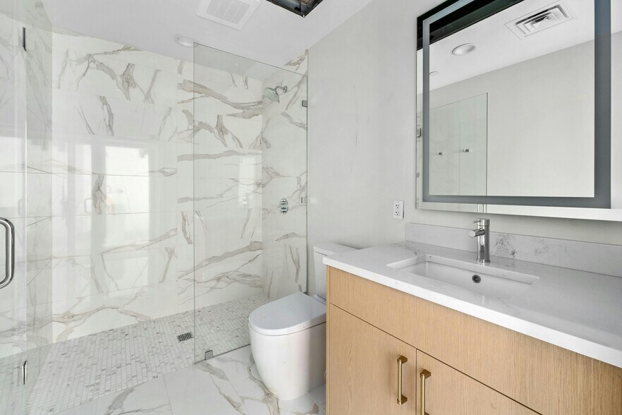 More Photos Of 8001 Circuit of the Americas Blvd, Del Valle Showroom For Sale