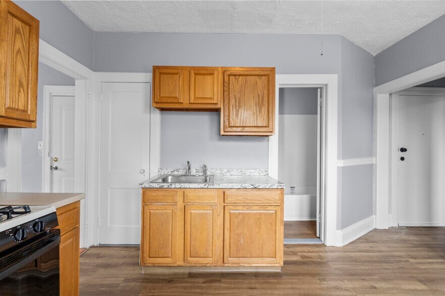More Photos Of 36-38 School St, Hartford Apartments For Sale