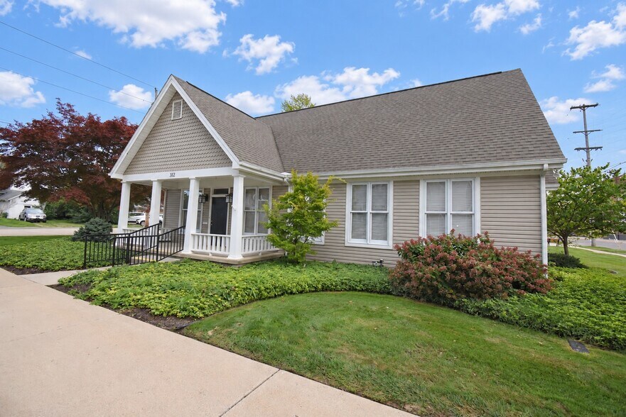 More Photos Of 312 N Water St, Owosso Loft Creative Space For Sale