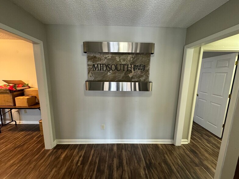 More Photos Of 6920 Oak Forest Dr, Olive Branch Loft Creative Space For Lease