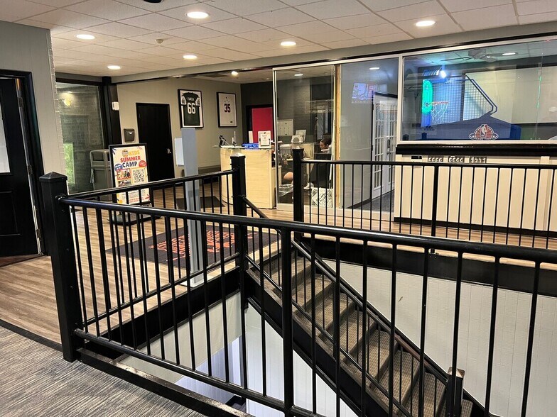 More Photos Of 600 Iron City Dr, Pittsburgh Freestanding For Lease