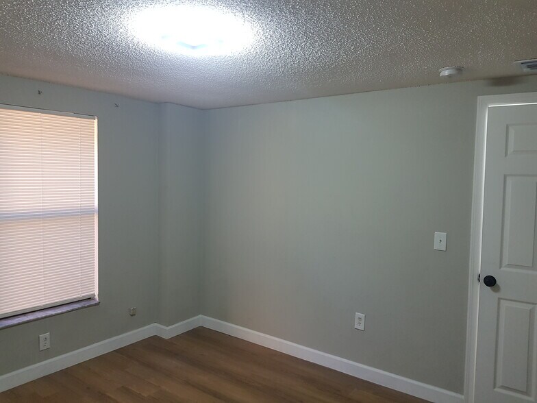 More Photos Of 311 58th Ave E, Bradenton Apartments For Sale