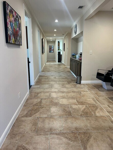 More Photos Of 3411-3415 E US Highway 377, Granbury Storefront Retail Office For Sale