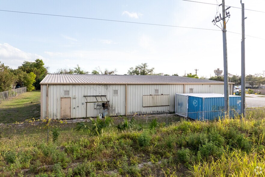 More Photos Of 16591 Gator Rd, Fort Myers Industrial For Sale