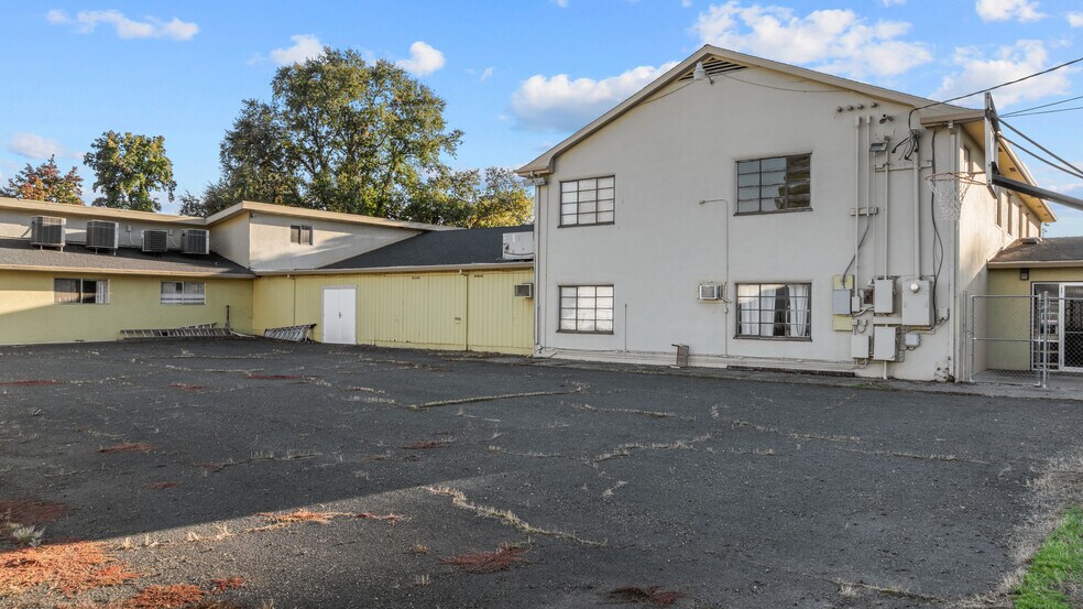 More Photos Of 355 Panama Ave, Chico Flex For Sale