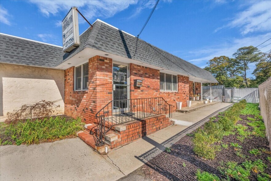 More Photos Of 55 Carleton Ave, East Islip Medical For Sale