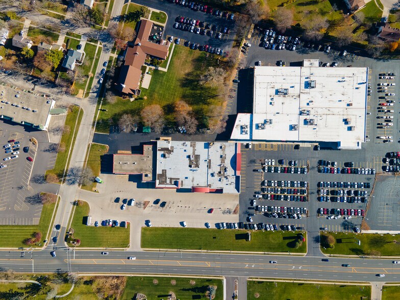 More Photos Of 908-914 S Milwaukee Ave, Libertyville Unknown For Lease