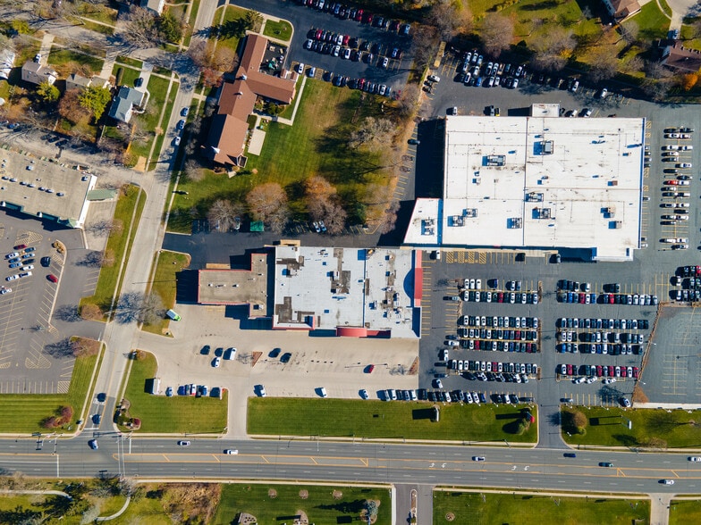 More Photos Of 908-914 S Milwaukee Ave, Libertyville Unknown For Lease