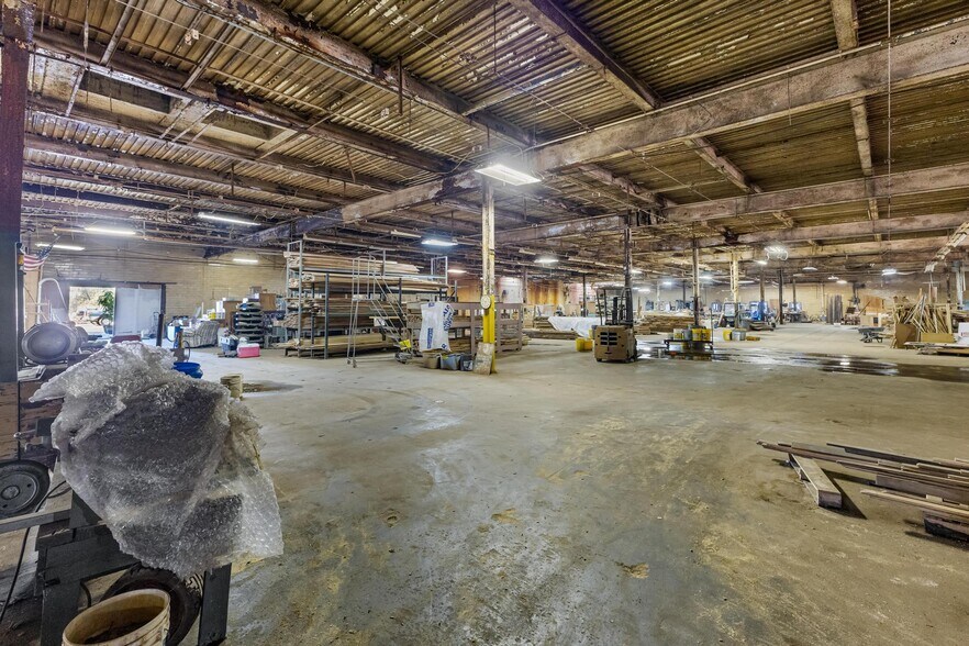 More Photos Of 115 Mill St, Warrenville Manufacturing For Sale