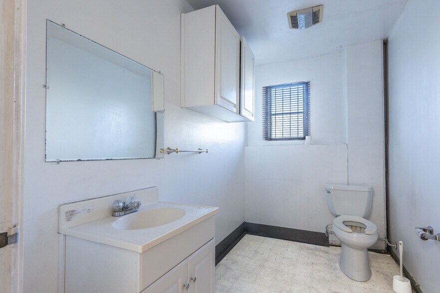 More Photos Of 320 Victory Ave, South San Francisco Warehouse For Lease