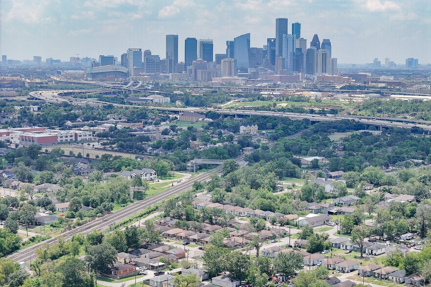 More Photos Of 2101 Hutton St, Houston Apartments For Sale