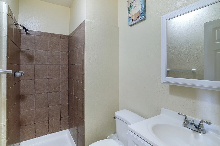 More Photos Of 4905 W Adams Blvd, Los Angeles Apartments For Sale