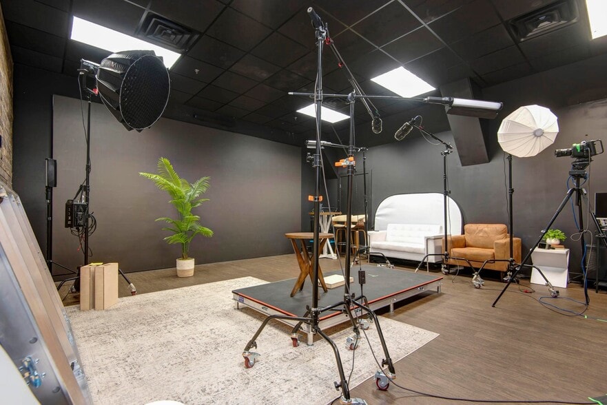 More Photos Of 1531 E Bradford Pky, Springfield Medical For Lease