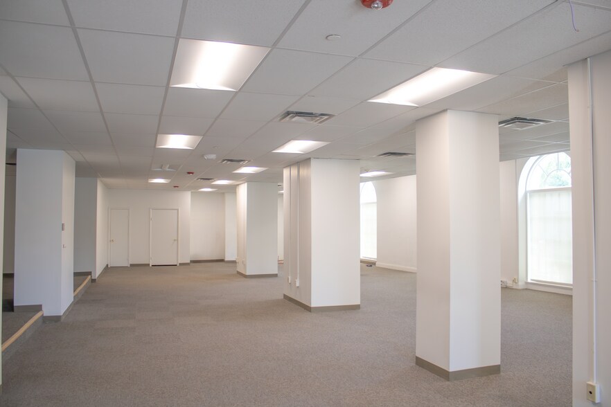 More Photos Of 10651 Euclid Ave, Cleveland Apartments For Lease