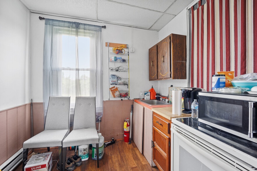 More Photos Of 2516-2518 N Dupont Pky, Middletown Freestanding For Sale