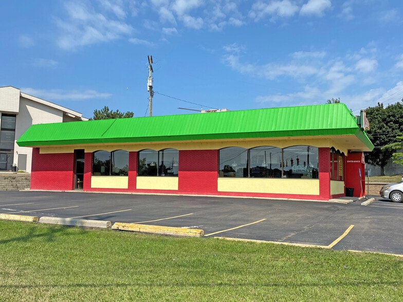 More Photos Of 27701 Orchard Lake Rd, Farmington Hills Restaurant For Sale
