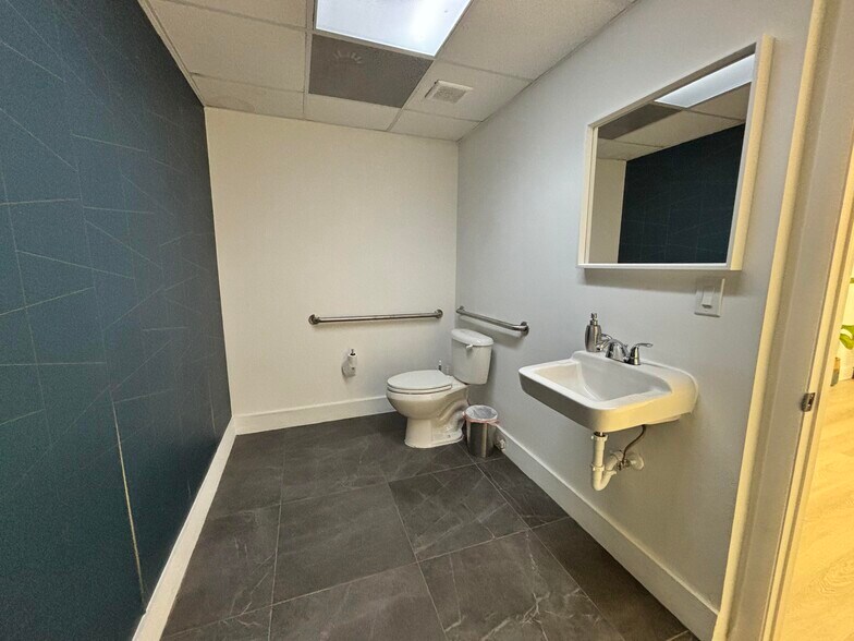 More Photos Of 901 NE 79th St, Miami Office For Lease