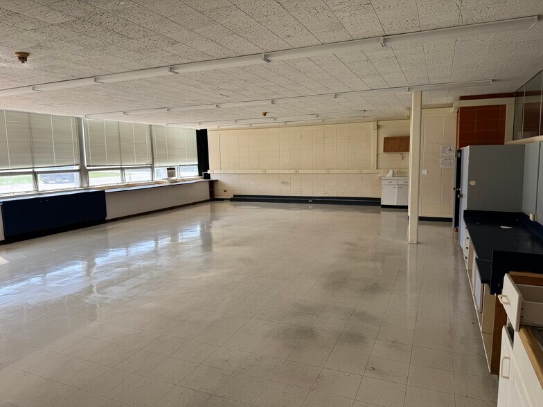 More Photos Of 848 N Mill Rd, Addison Specialty For Sale