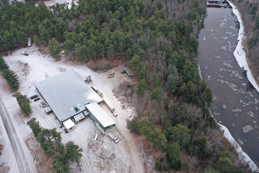 More Photos Of 49 Industrial Park Rd, Keeseville Warehouse For Lease