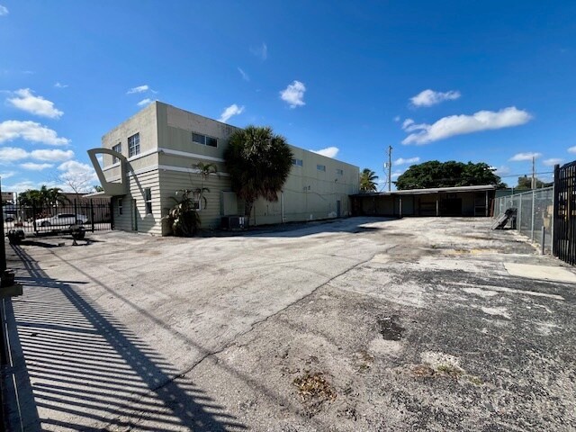 More Photos Of 2000 N Dixie Hwy, Hollywood Light Manufacturing For Lease