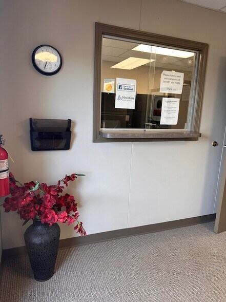More Photos Of 1289 S Linden Rd, Flint Medical For Lease