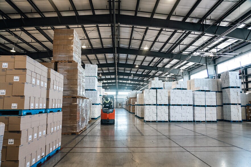 More Photos Of 450 Sherman Av N, Hamilton Industrial For Lease