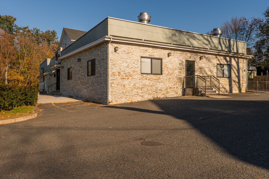 More Photos Of 29 E Pembroke Rd, Danbury Restaurant For Sale