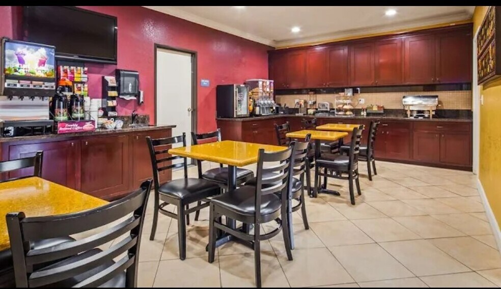 More Photos Of 2688 Gateway Dr, Anderson Hotel For Sale