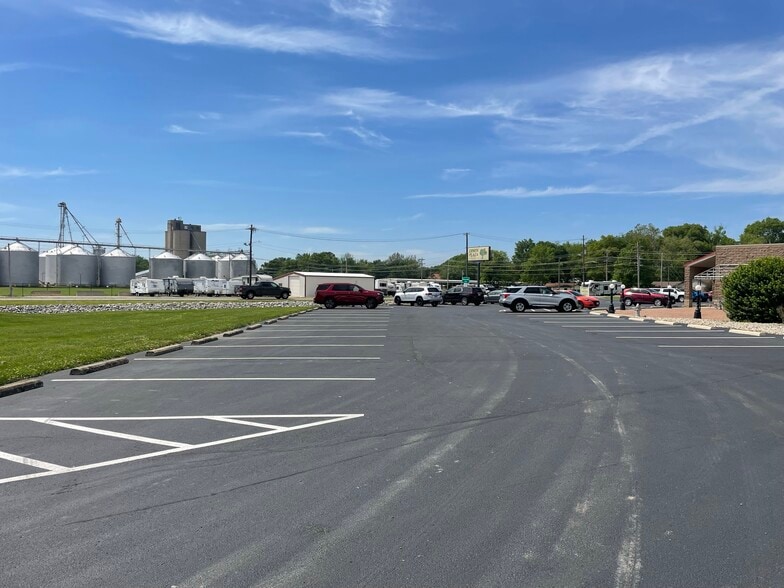 More Photos Of 602-622 S Jefferson St, Mascoutah Unknown For Lease