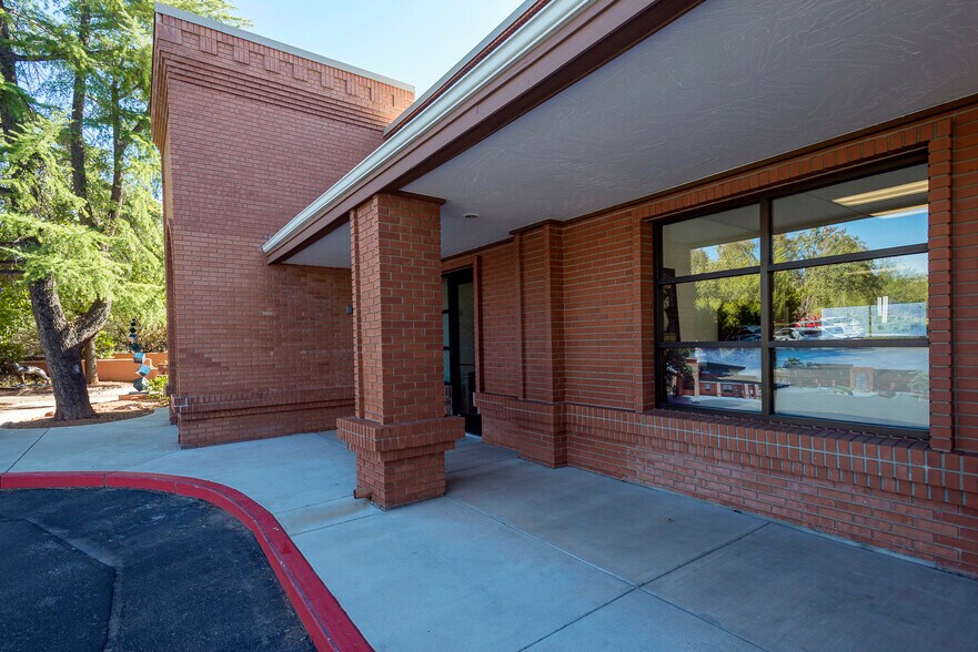 More Photos Of 1771 W State Route 89A, Sedona Storefront Retail Office For Lease