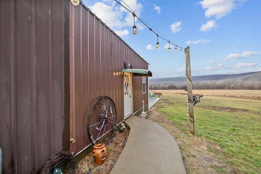 More Photos Of 714 N Saint Mary St, Pilot Knob Freestanding For Sale