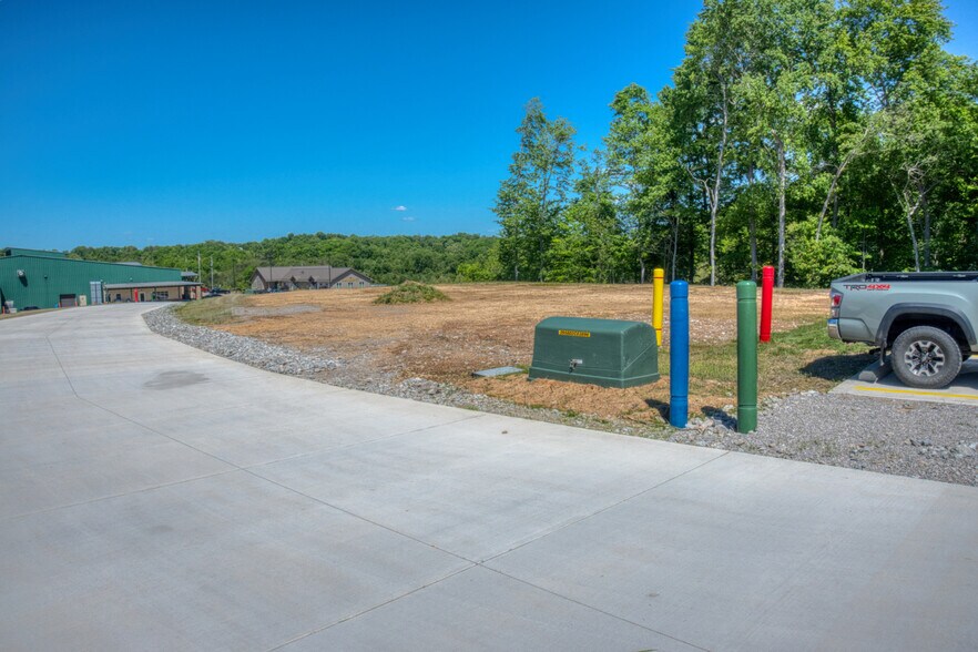 More Photos Of 192 Thunder Rd, Williamstown Land For Lease