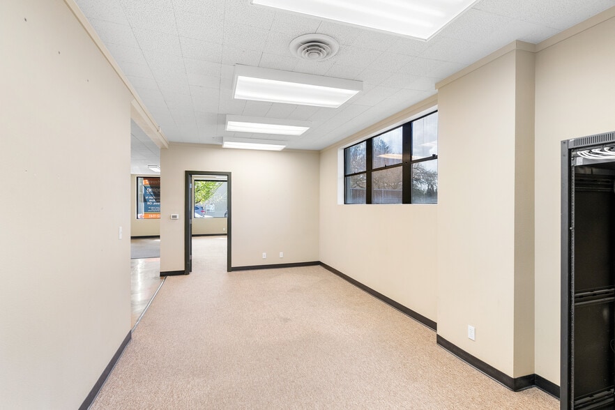 More Photos Of 305 NE Russell St, Portland Light Manufacturing For Sale