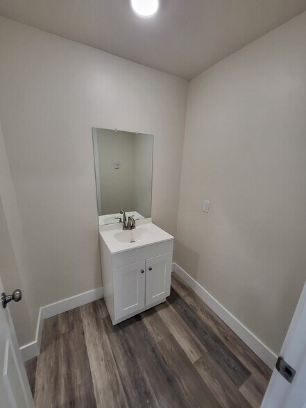 More Photos Of 184 W Pine St, Shelley Office Residential For Lease