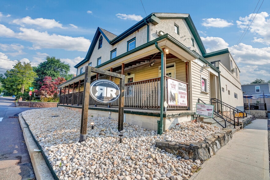 Primary Photo Of 36 Railroad St, Linfield Restaurant For Sale