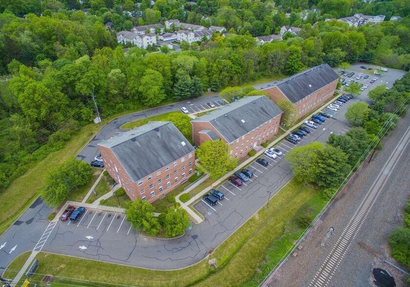 More Photos Of 63 Beaver Brook Rd, Lincoln Park Medical For Lease